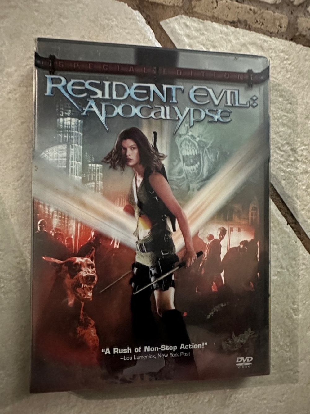 Resident Evil: Apocalypse Special Edition DVD - Blue/Black Cover